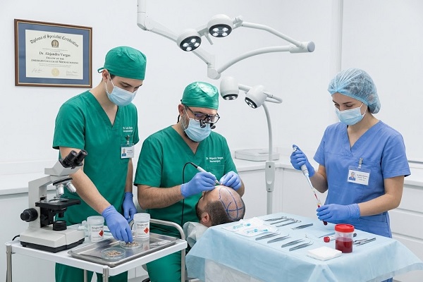 Specialist performs hair transplantation while undergoing PRP treatment for blood safety