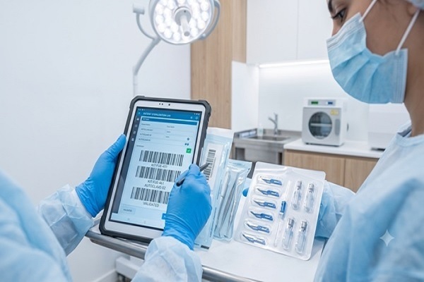Tracciabilità del materiale chirurgico e verifica dei protocolli di sterilizzazione per FUE tramite tablet